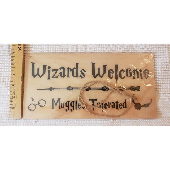 WIZARDS WELCOME Muggles Tolerated Double Sided Plastic Hanging Sign - Picture 3 of 3